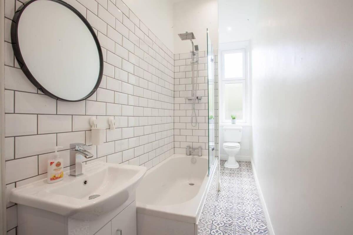 Modern, Light-Filled And Sleek West End Apartment Glasgow Eksteriør bilde
